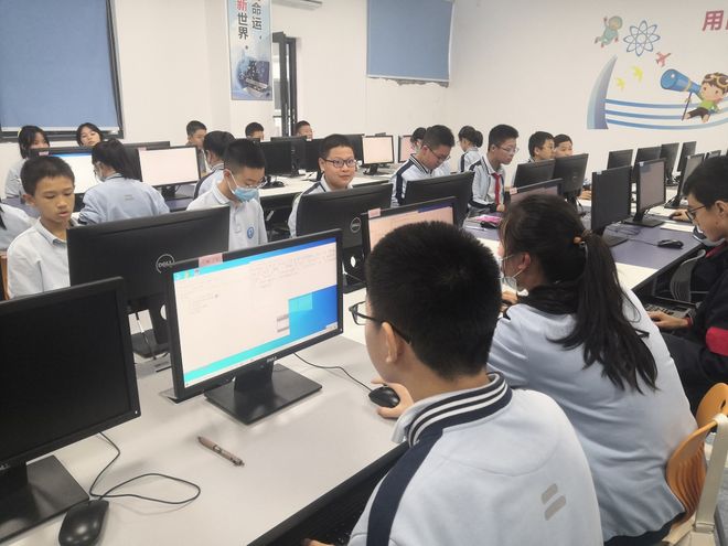 數(shù)字賦能教育 卓越校本課程發(fā)布，展現(xiàn)新時(shí)代學(xué)子“后勁足”新路徑